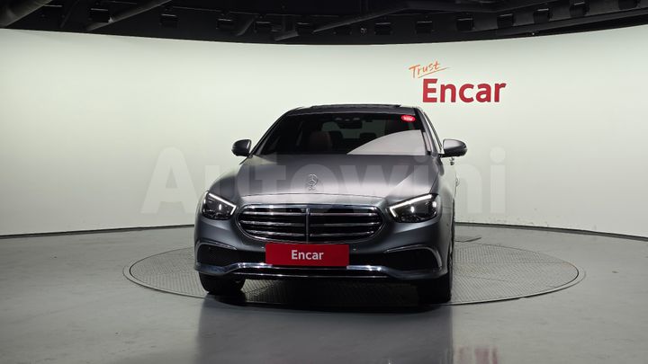 Mercedes Benz E Class 2023 — 3