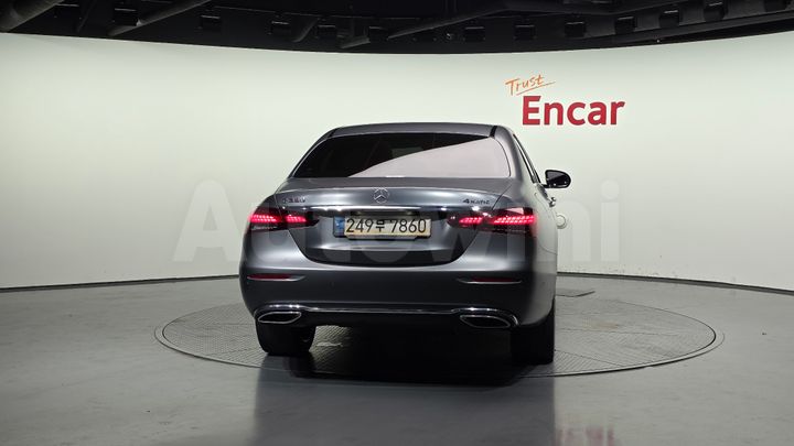 Mercedes Benz E Class 2023 — 4