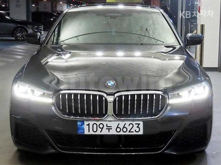 BMW 5 Series 2022 — 2