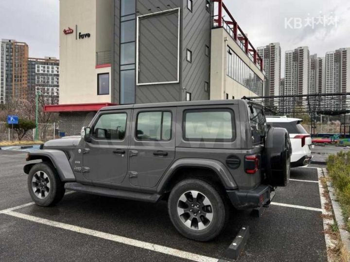 Jeep Wrangler 2022 — 4
