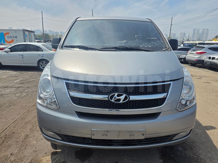Hyundai Starex 2015 — 2