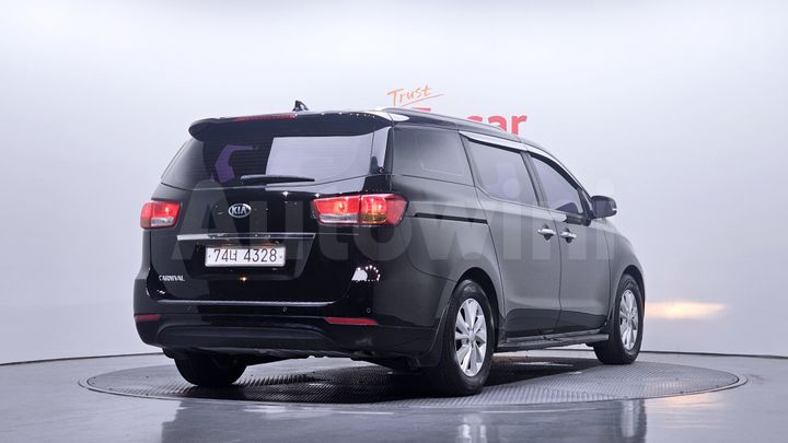 Kia Carnival 2016 — 2