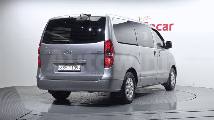 Hyundai Starex 2015 — 2