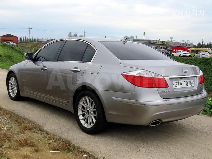 Hyundai Genesis 2009 — 3