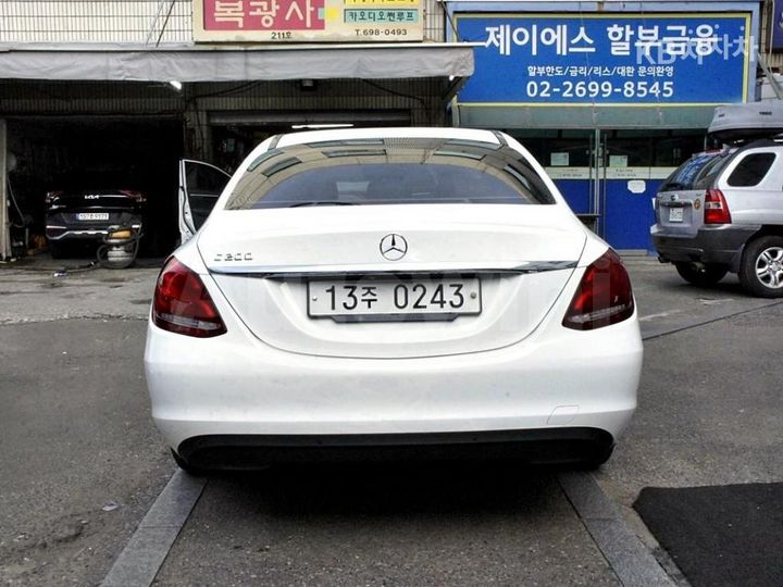 Mercedes Benz C Class 2016 — 3