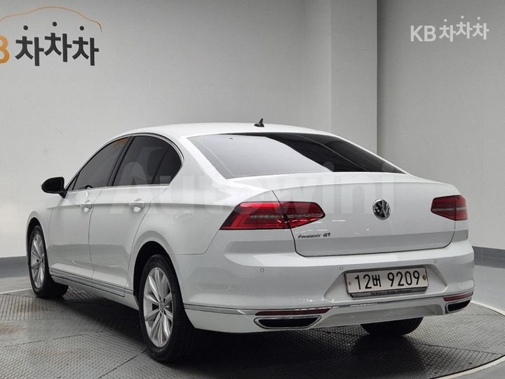 Volkswagen Passat 2018 — 2