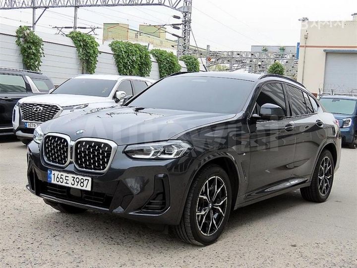 BMW X4 2023 — 2