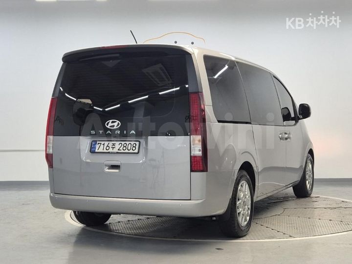 Hyundai Staria 2025 — 3