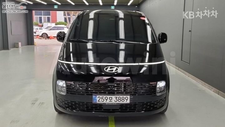 Hyundai Staria 2025 — 3