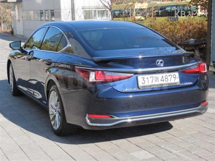 Lexus ES 2022 — 4