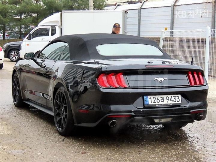 Ford Mustang 2022 — 3