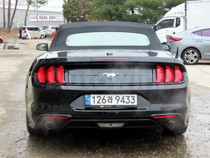 Ford Mustang 2022 — 4