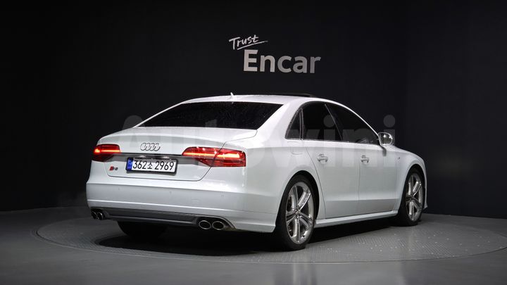 Audi S8 2015 — 2
