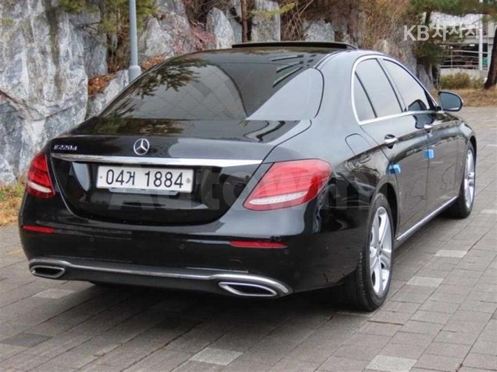 Mercedes-Benz E Class 2017 — 3