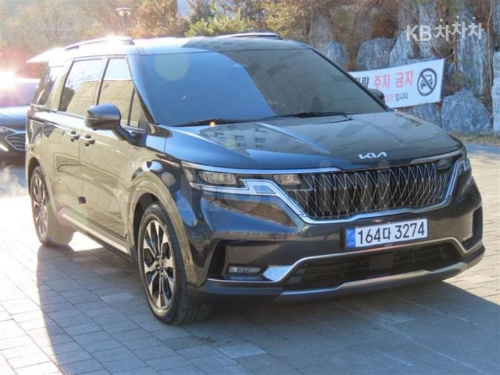 Kia Carnival 2023 — 2