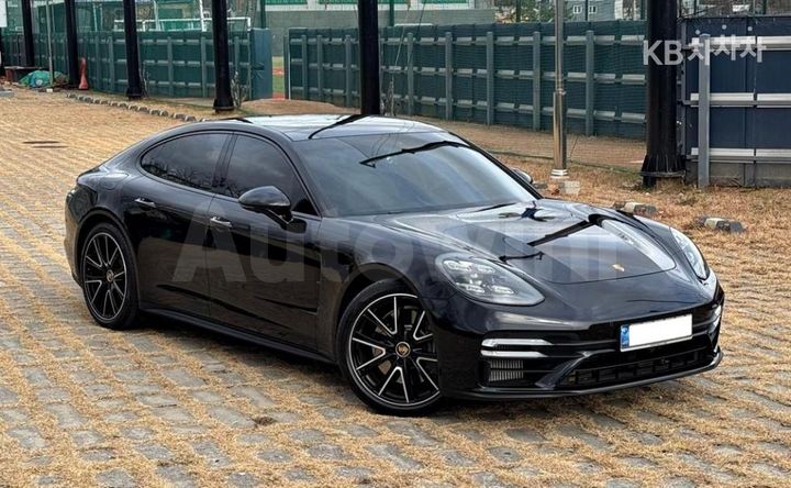 Porsche Panamera 2021 — 4