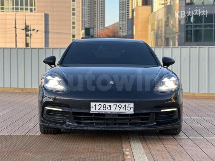 Porsche Panamera 2018 — 2