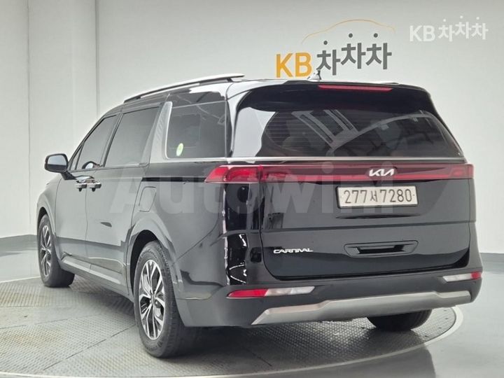 Kia Carnival 2023 — 2