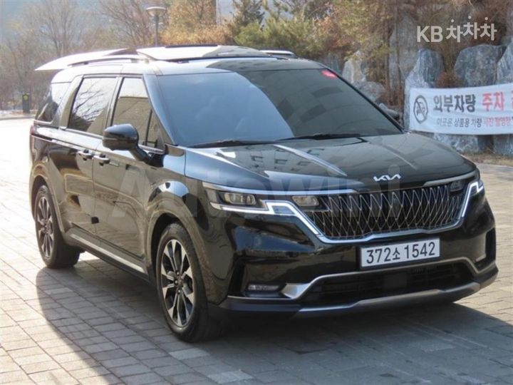 Kia Carnival 2023 — 2