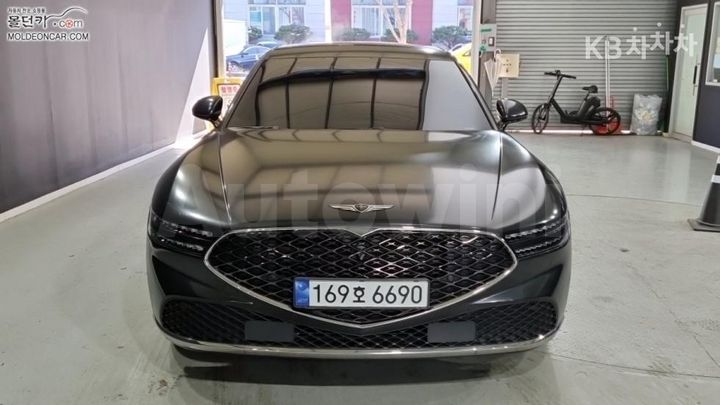 Genesis G90 2022 KMTFA41DDNU000658 — 3