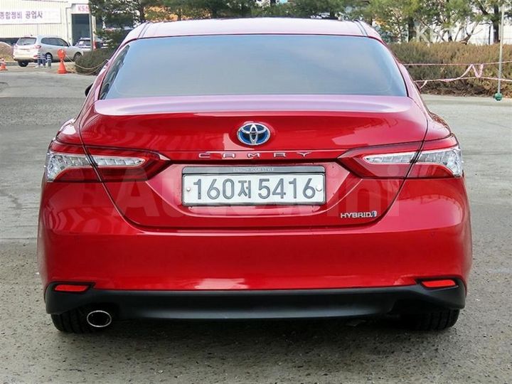 Toyota Camry 2021 — 4