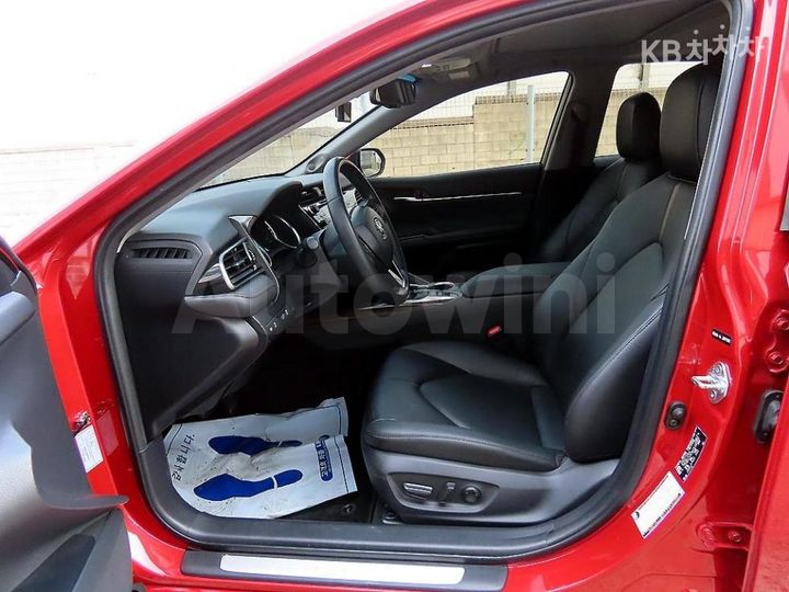 Toyota Camry 2021 — 5