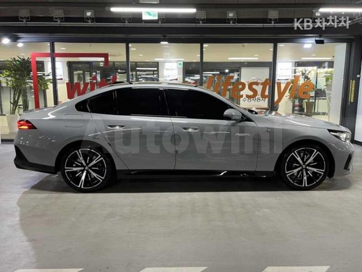 BMW 5 Series 2025 — 3