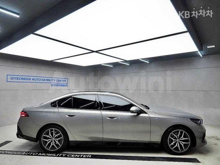 BMW 5 Series 2025 — 2