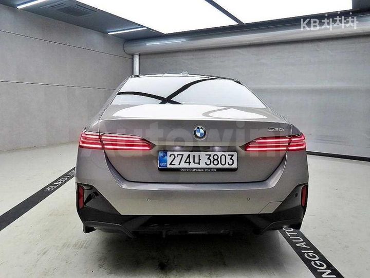 BMW 5 Series 2025 — 3