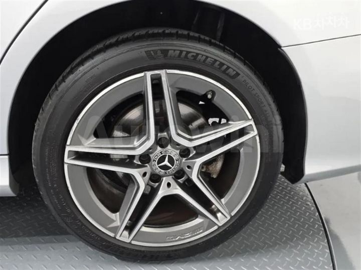 Mercedes-Benz C Class 2019 — 4