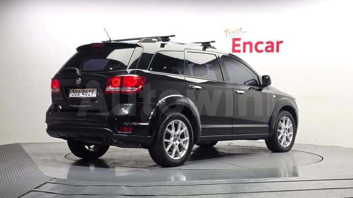 Fiat Freemont 2013 — 2