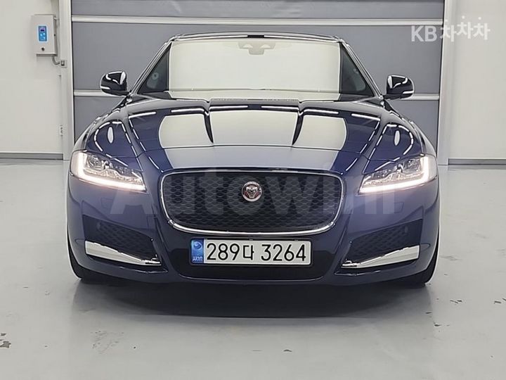 Jaguar XF 2017 — 2