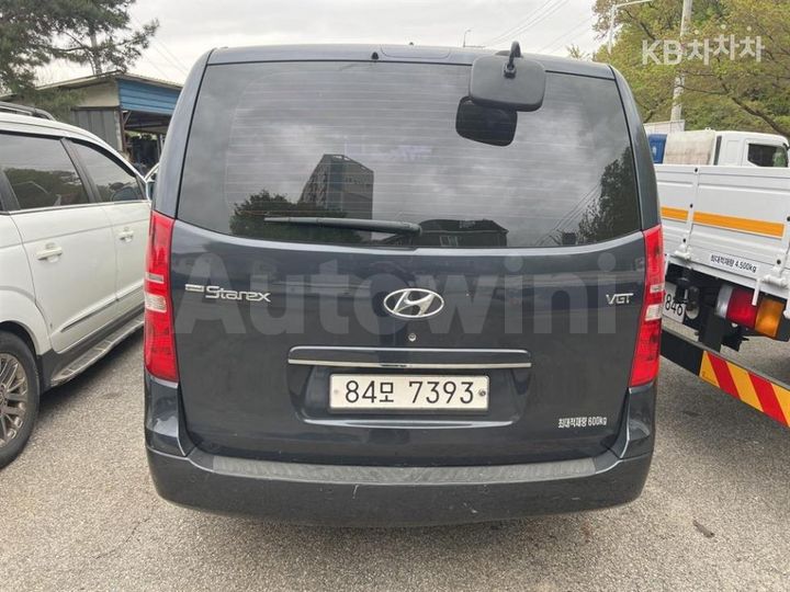 Hyundai Starex 2017 — 2