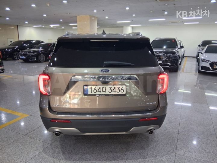 Ford Explorer 2021 — 3