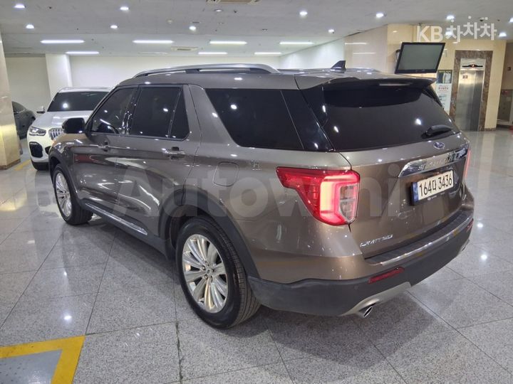 Ford Explorer 2021 — 4
