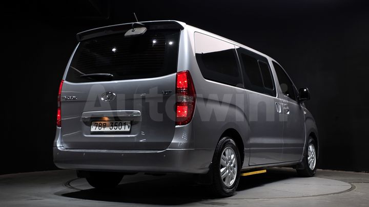 Hyundai Starex 2017 — 2