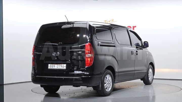 Hyundai Starex 2017 — 2