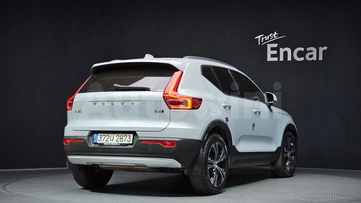 Volvo XC40 2022 — 2