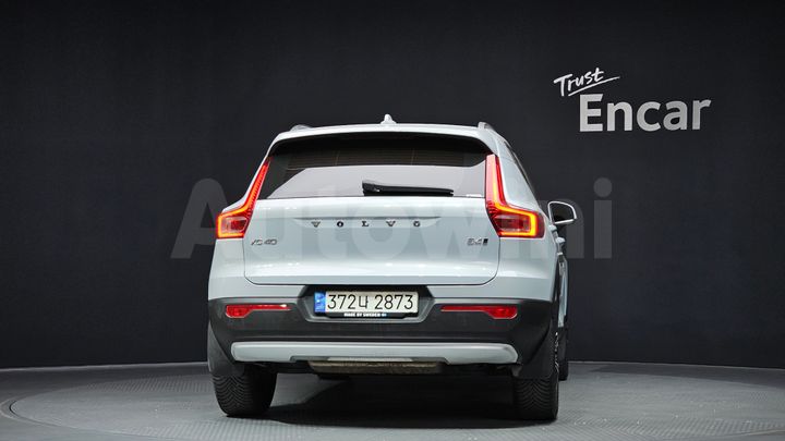 Volvo XC40 2022 — 4