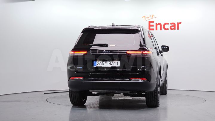 Jeep Cherokee 2023 — 4