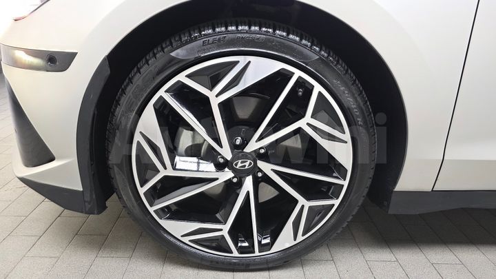 Hyundai Ioniq 2023 — 5