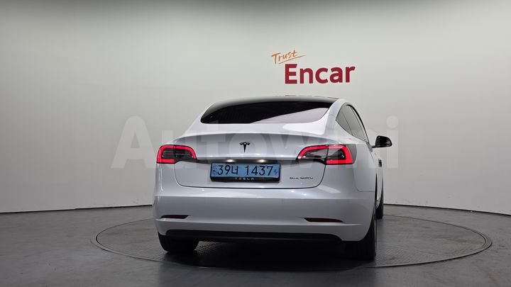 Tesla Model 3 2020 — 4