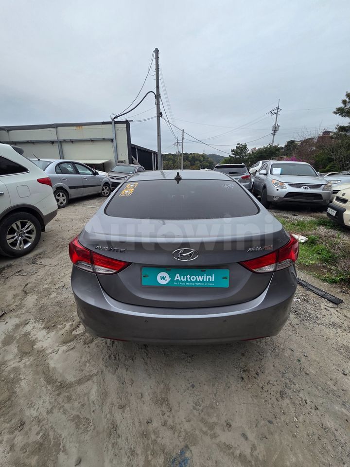 Hyundai Avante 2012 — 2