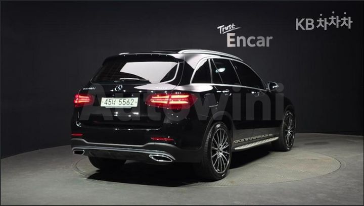 Mercedes-Benz GLC Class 2018 — 2