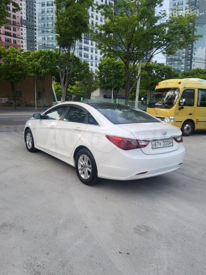 Hyundai Sonata 2011 — 2