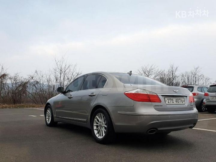 Hyundai Genesis 2009 — 5