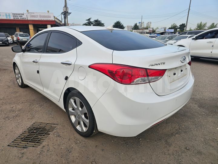 Hyundai Avante 2012 — 3