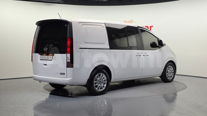 Hyundai Staria 2025 — 2
