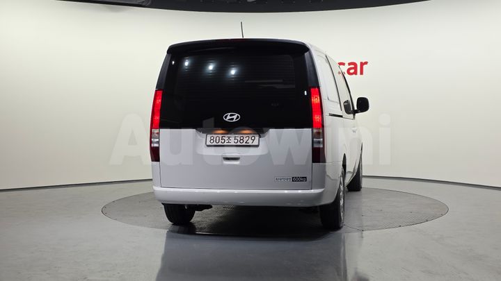 Hyundai Staria 2025 — 4