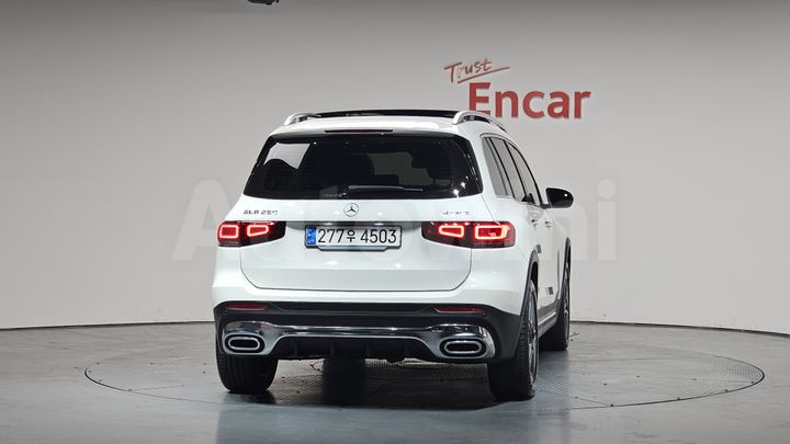 Mercedes Benz GLB Class 2023 — 4